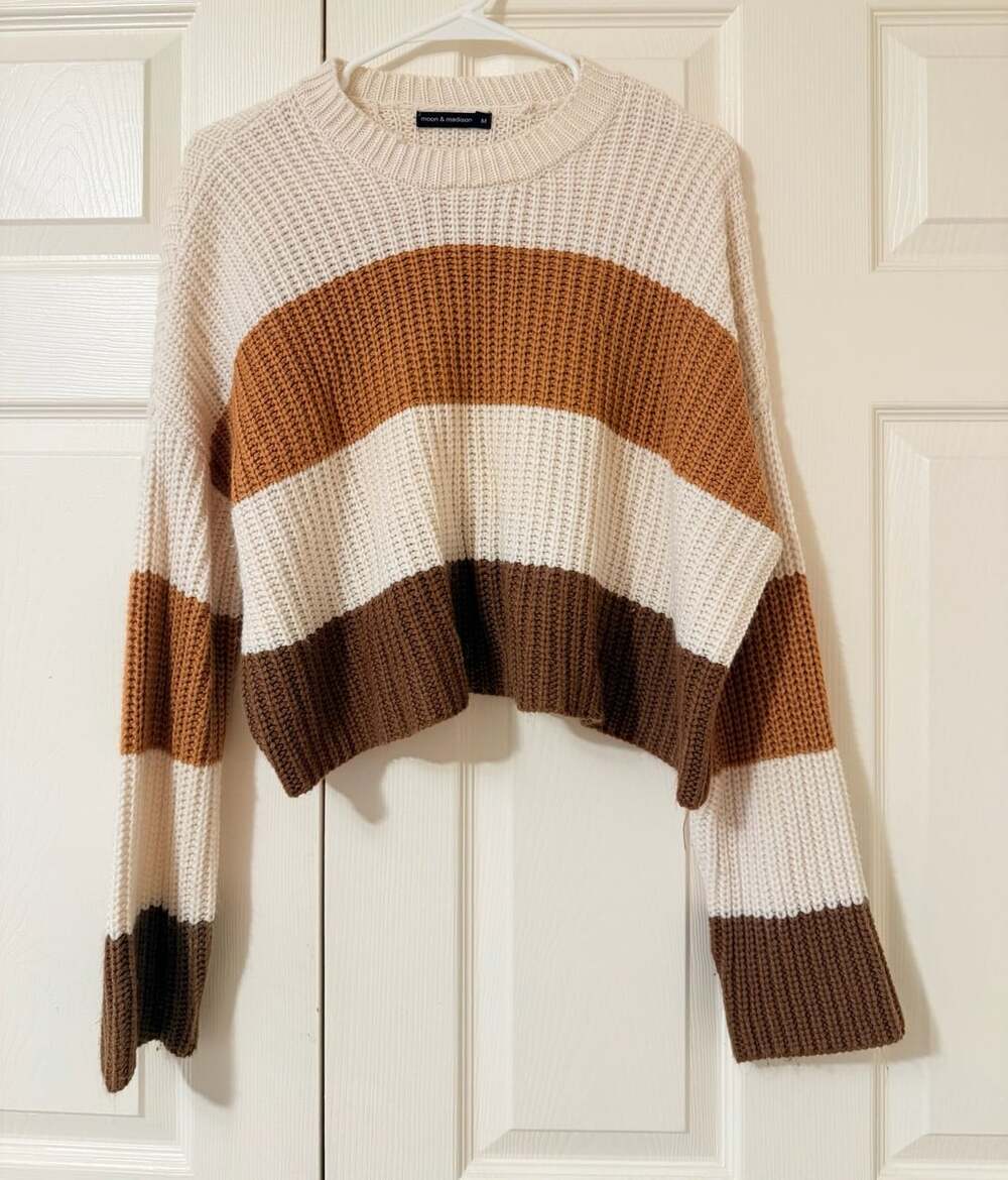 Moon & Madison Sweater Size M Striped Crop